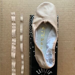 Capezio NEW pink split sole leather ballet shoes Kids Size 3.5 to 4